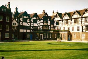 入院の付き添いは神戸のウィークリーマンション